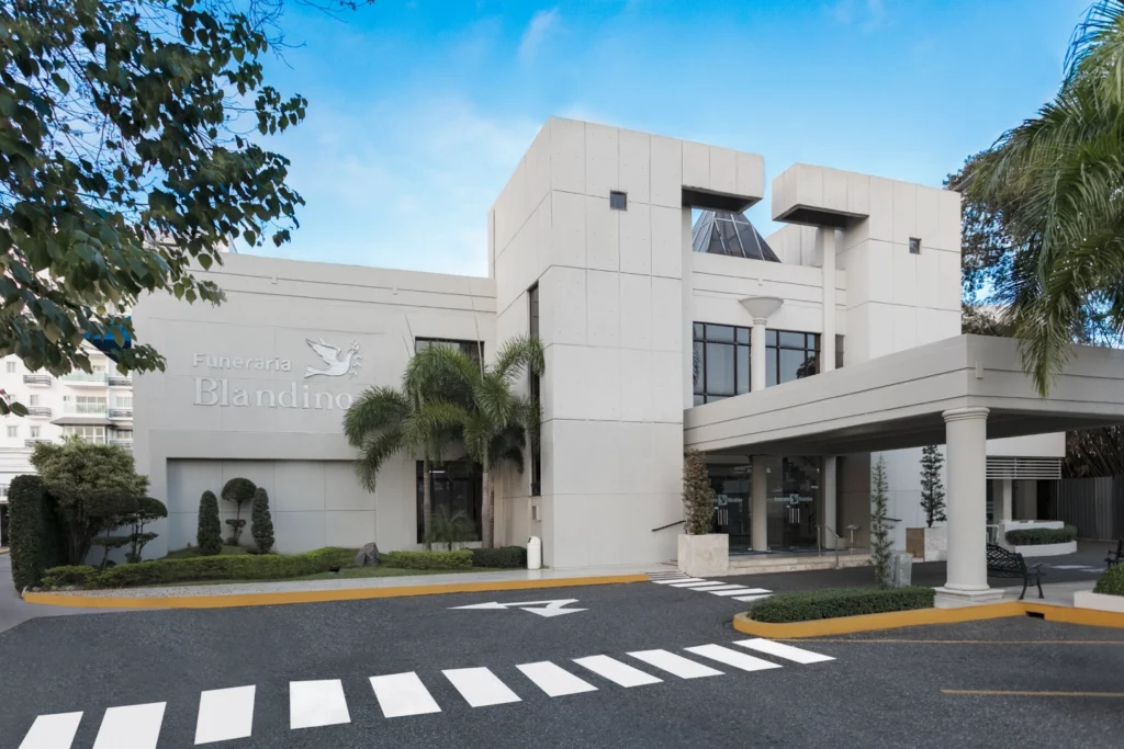 Capilla La Paz, Blandino