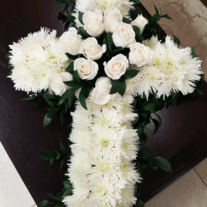 Cruz de Crisantemos y Rosas